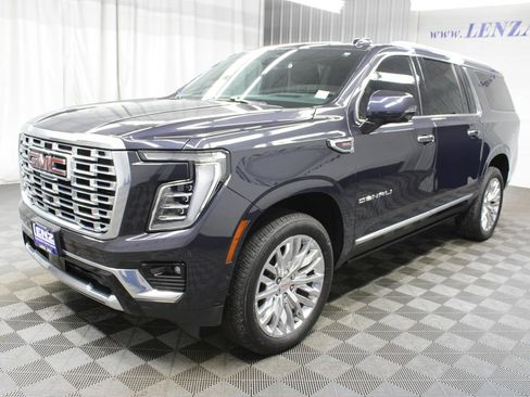 Used 2025 GMC Yukon XL Denali AWD/4WD image 9