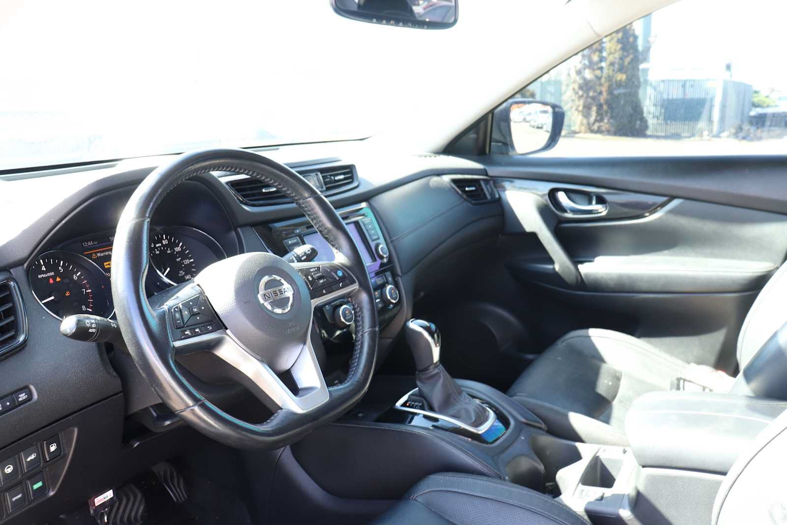 Used 2018 Nissan Rogue SL w/ Premium Package FWD image 10