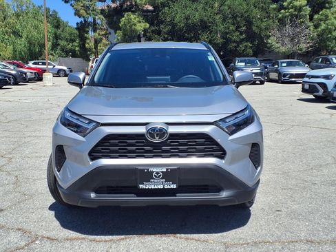 Used 2025 Toyota RAV4 XLE AWD/4WD image 2