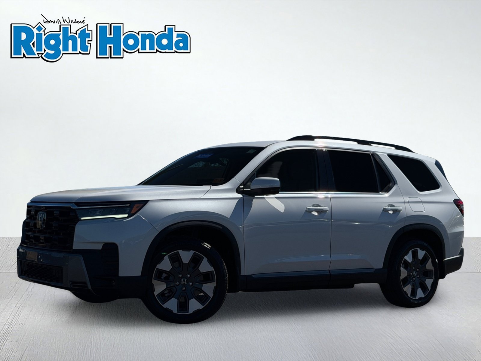 Used 2026 Honda Pilot Touring image 2