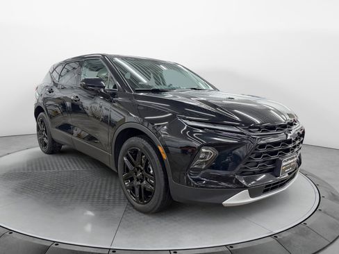 Used 2023 Chevrolet Blazer LT w/ LPO, Black Grille Bar Package AWD/4WD image 4