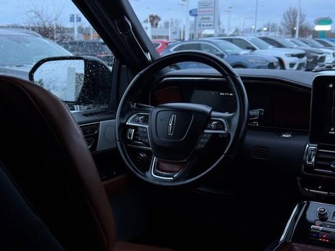 Used 2020 Lincoln Navigator L Reserve w/ Equipment Group 208A Reserve image 31