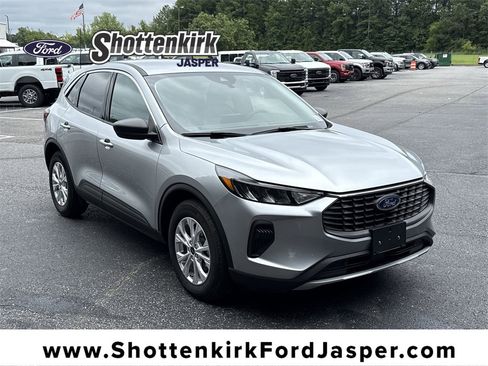 Used 2023 Ford Escape Active image 1