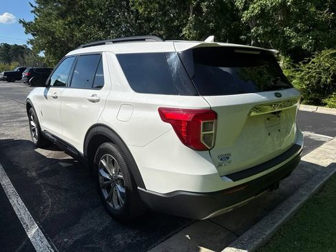 Used 2022 Ford Explorer XLT w/ Equipment Group 202A RWD image 2