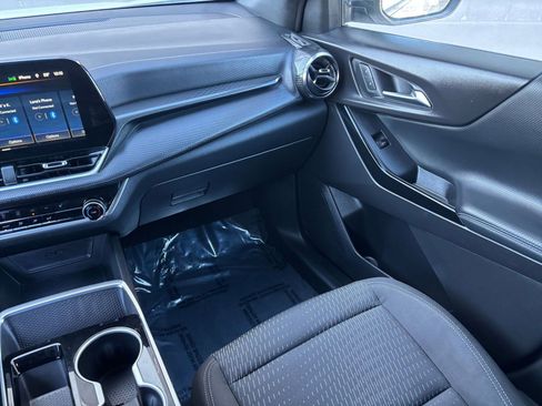 Used 2025 Chevrolet Equinox LT image 32