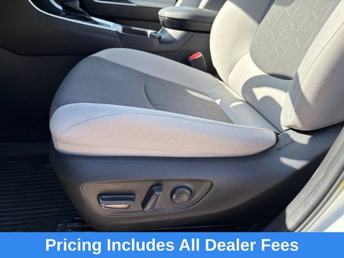 Used 2022 Toyota RAV4 XLE FWD image 27