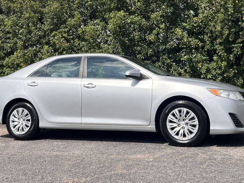 Used 2014 Toyota Camry FWD image 10
