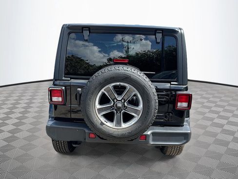 Used 2022 Jeep Wrangler Unlimited Sahara w/ Cold Weather Group AWD/4WD image 7