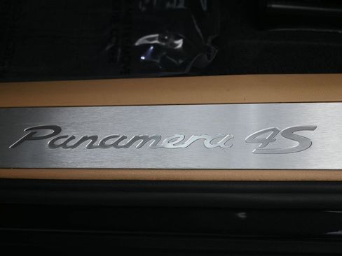 Used 2018 Porsche Panamera 4S image 7