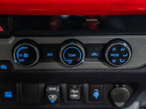 Used 2018 Toyota Tacoma TRD Off-Road image 23