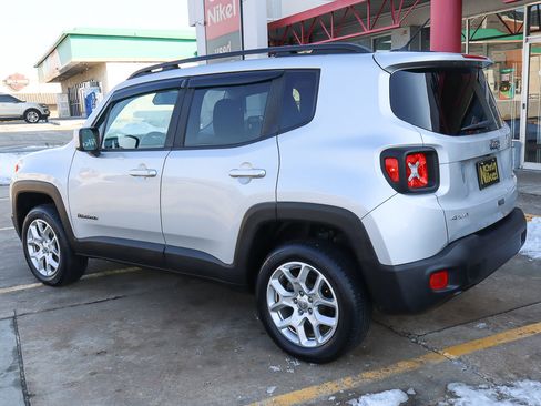 Used 2017 Jeep Renegade Latitude image 6