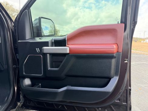 Used 2019 Ford F150 Platinum w/ Equipment Group 701A Luxury image 18