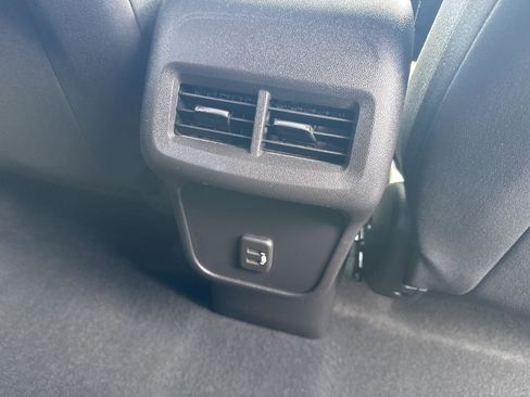 Used 2024 Chevrolet Equinox LT FWD image 13