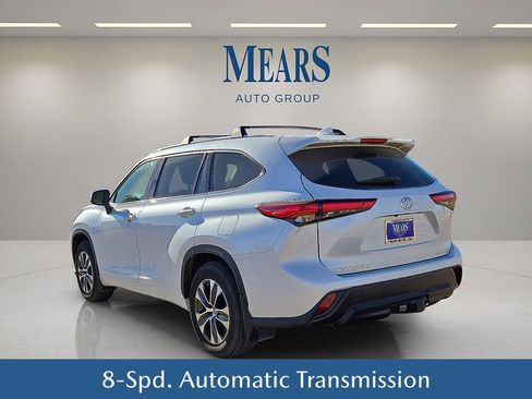 Used 2022 Toyota Highlander XLE image 4