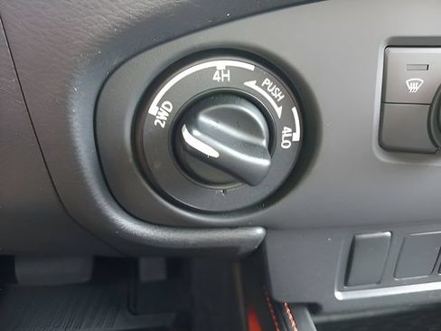 Used 2024 Nissan Frontier PRO-4X w/ Technology Package AWD/4WD image 18
