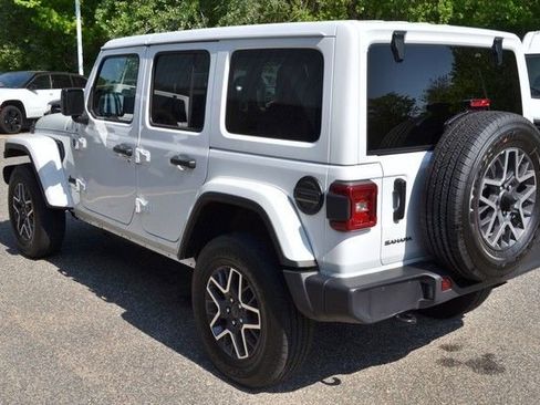 Used 2025 Jeep Wrangler Unlimited Sahara AWD/4WD image 6