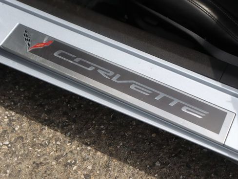 Used 2017 Chevrolet Corvette Stingray Coupe w/ 1LT RWD image 21