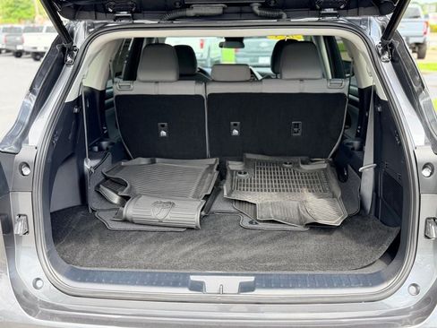 Used 2023 Toyota Highlander LE FWD image 28