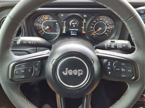 Used 2025 Jeep Wrangler Unlimited Rubicon AWD/4WD image 15