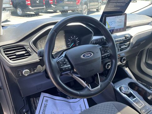 Certified 2022 Ford Escape SE w/ SE Sport Appearance Package AWD/4WD image 7