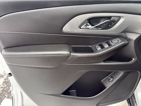 Used 2022 Chevrolet Traverse LT image 14