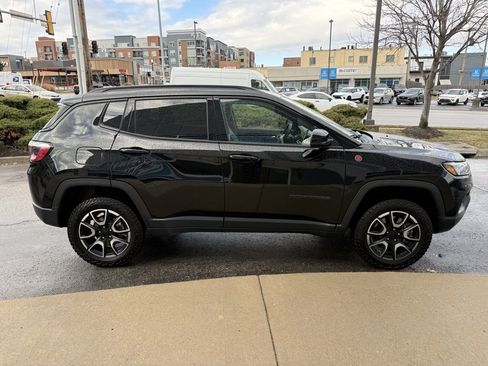 Used 2024 Jeep Compass Trailhawk image 4