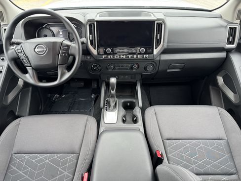Certified 2025 Nissan Frontier SV image 22