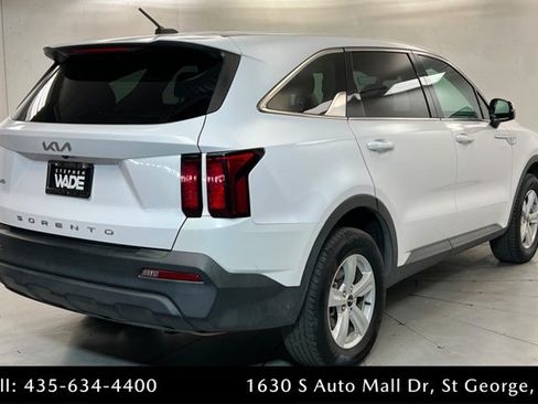 Used 2022 Kia Sorento LX AWD/4WD image 5