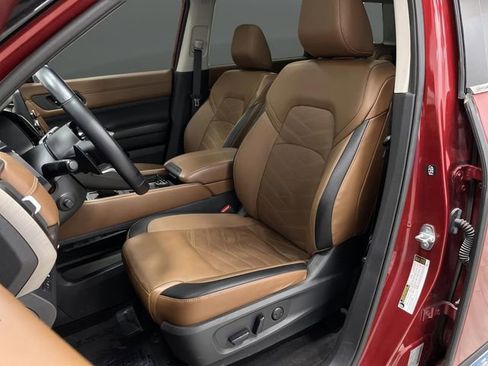 Used 2023 Nissan Pathfinder Platinum image 4