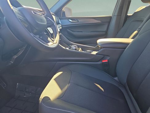 New 2025 Jeep Grand Cherokee Laredo X image 16