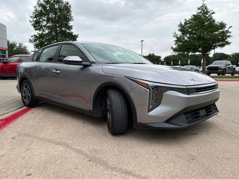 Used 2025 Kia K4 FWD image 4