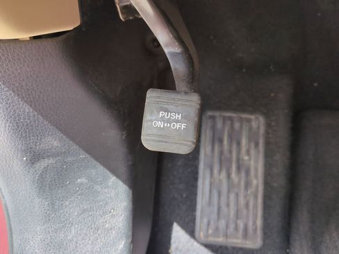 Used 2015 Toyota Highlander Limited w/ Driver Technology Package FWD image 31