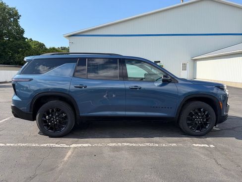 Used 2024 Chevrolet Traverse LT w/ Midnight/Sport Edition AWD/4WD image 9