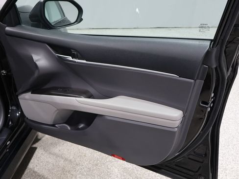 Used 2022 Toyota Camry LE AWD/4WD image 23