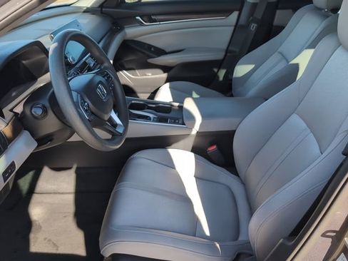 Used 2018 Honda Accord EX image 12