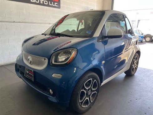 Used 2016 smart fortwo Coupe RWD image 4