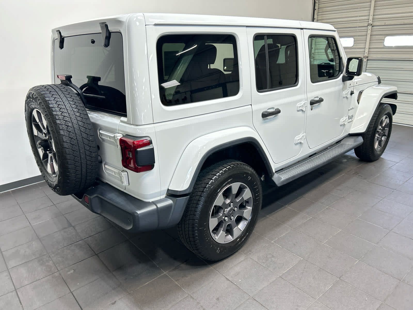 Used 2019 Jeep Wrangler Unlimited Sahara AWD/4WD image 3