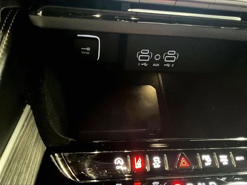 Used 2024 Jeep Wagoneer L Series III w/ Flexible Seating Group AWD/4WD image 27