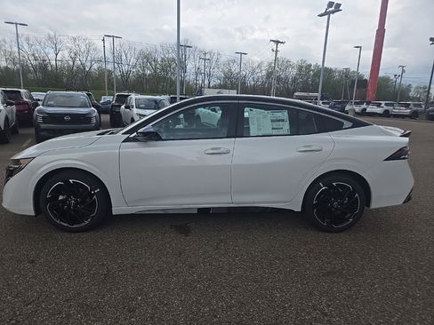 New 2026 Nissan Sentra SR FWD image 8
