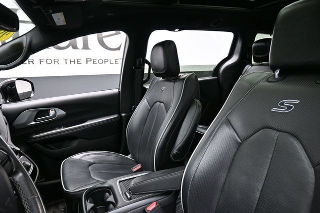 Used 2019 Chrysler Pacifica Limited w/ S Appearance Package FWD image 11