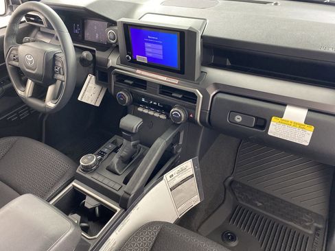 New 2026 Toyota 4Runner SR5 AWD/4WD image 34