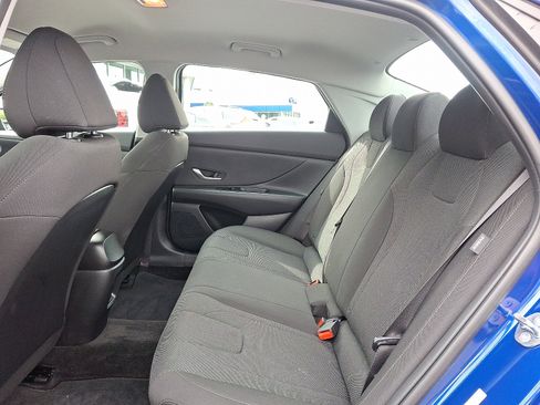 Certified 2025 Hyundai Elantra SE image 10