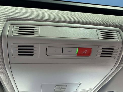 Used 2023 Volkswagen Taos SEL image 33