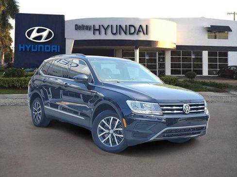 Used 2020 Volkswagen Tiguan SE w/ Panoramic Sunroof Package FWD image 1