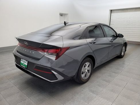 Used 2025 Hyundai Elantra SE FWD image 9