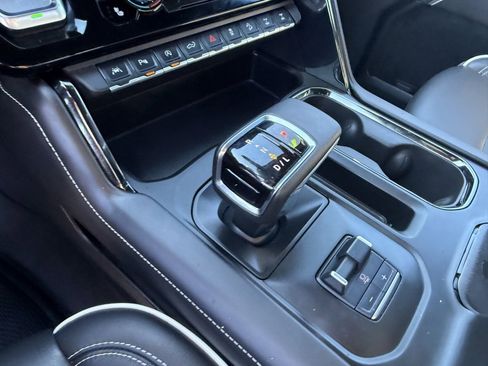 Used 2024 GMC Sierra 1500 AT4X image 11