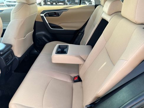 Used 2021 Toyota RAV4 LE AWD/4WD image 13