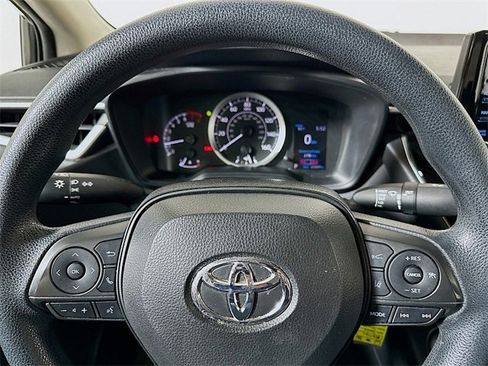 Used 2022 Toyota Corolla LE image 12