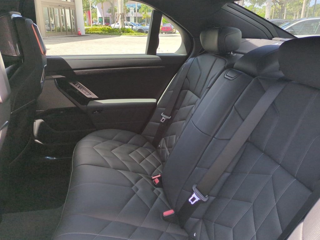 New 2027 BMW 740i RWD image 14