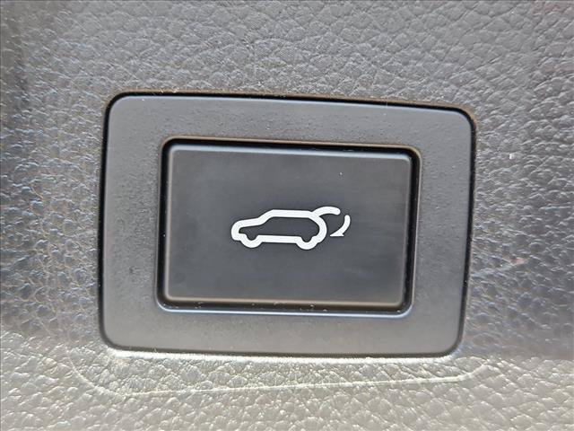 Used 2017 Hyundai Santa Fe Limited AWD/4WD image 7